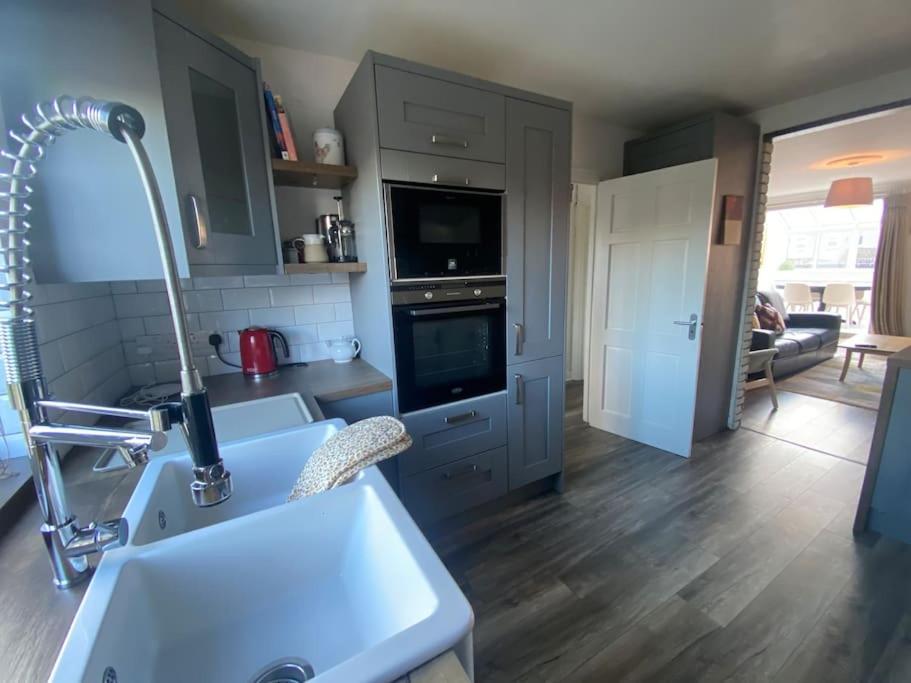 Central, Comfortable And Spacious 4 Bed Duplex Dublino Esterno foto